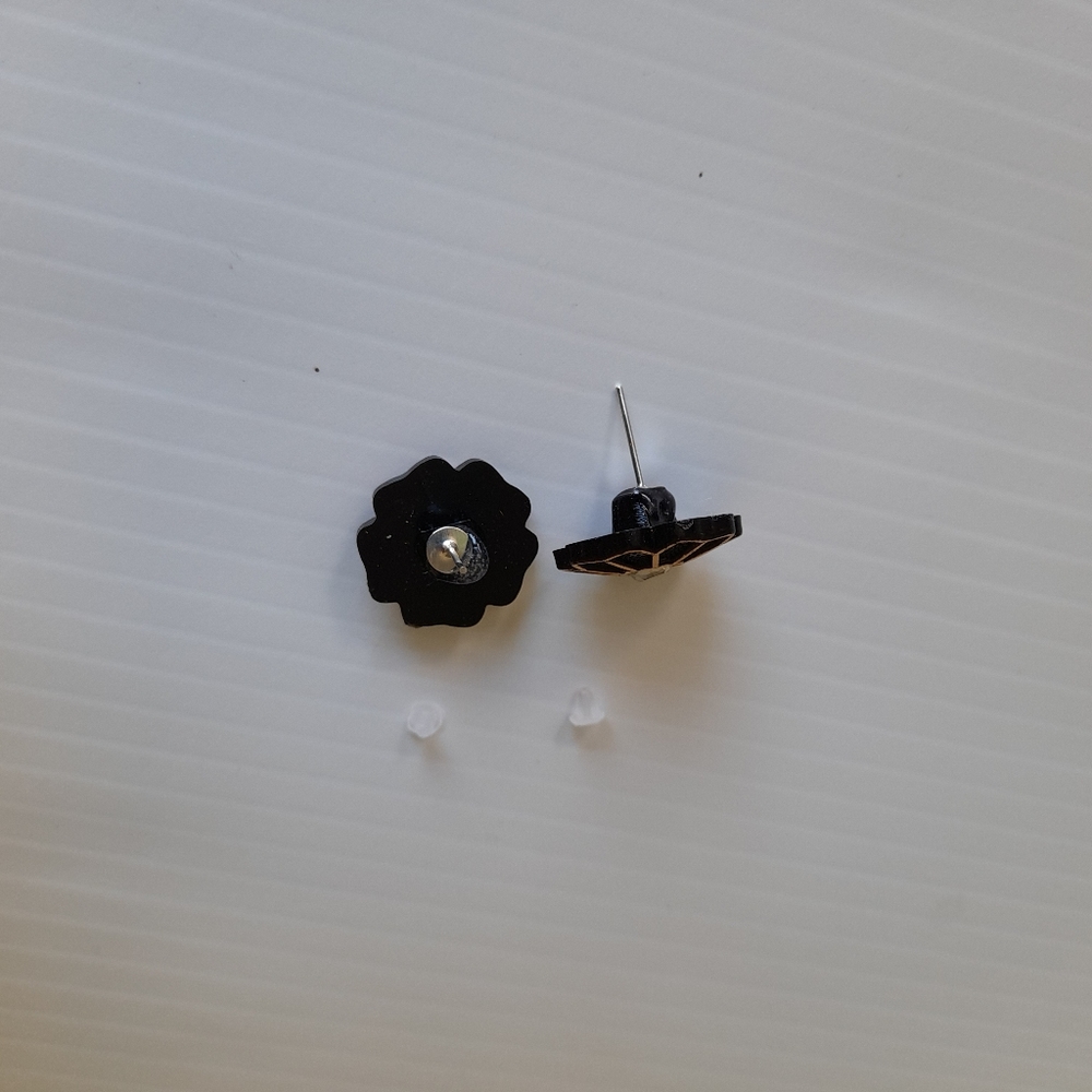 Daisy Flower Earring Stud - Picture 5 of 8